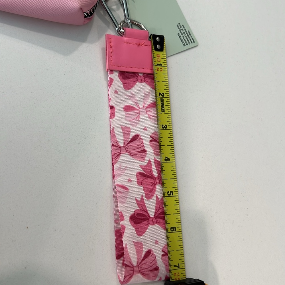 Cute.BOW🎀🎀 Wristlet..🎀 - Picture 8 of 16